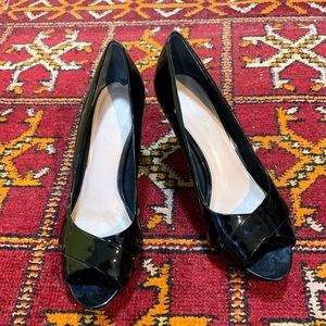 Via Spiga black patent open toe pumps, sz 8 *so comfortable*